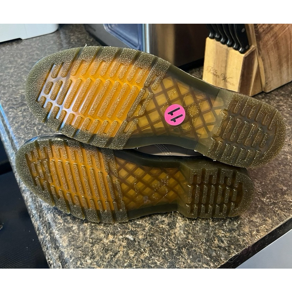 New DR. MARTENS 1460 SMOOTH LEATHER BOOTS - VINTAGE TAUPE - Picture 9 of 12